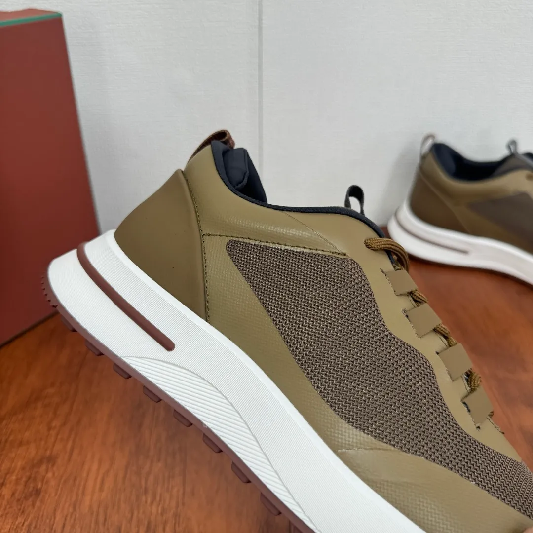 Batch 760 Loro Piana mesh cowhide stitching casual sports men's shoes LP jogging shoes OEM original soles feel free to enter the counter! This casual shoe is knitted from Wind fiber, giving it a unique three-dimensional effect. The unique silhouette narrows slightly at the midsection and is embellished with nappa leather details. The lightweight rubber sole and studs on the edge enhance traction and stability, and functional details full of modern aesthetics add a sporty style to the shoe. The upper uses a hot-melt edge-sealing process. The lightweight technical material of the Kummel-colored rubber outsole is inlaid with cushioning pads on the inside of the sole to distribute the weight more evenly and reduce the load during walking. The leather eyelets are directly set on the upper fixed to the sole to ensure stability. The rear is equipped with cushioning pads to improve wearing comfort. The full package of the counter comes with a shoelace insole. Multiple colors available! Fabric: 100% nylon Decoration: 100% cow leather Accessories: 100% polyurethane Size: 39-40-41-42-43-44 Standard leather shoe size (38/45 can be customized and returns and exchanges are not supported) Item number: FAM1718 brown green